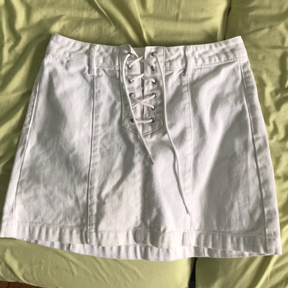 Kendall & Kylie white skirt